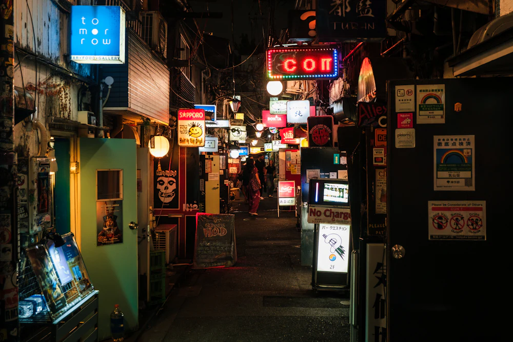 Shinjuku-ku as a Third Place: Where Tokyo's Nightlife Chaos Turns Quiet | サードプレイスジャパン編集部
